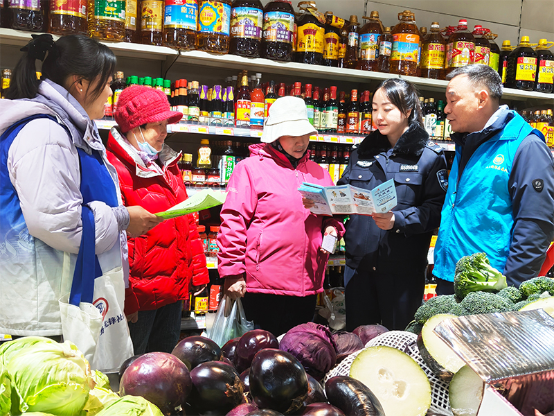 多部门联动普法  守护辖区“放心消费”